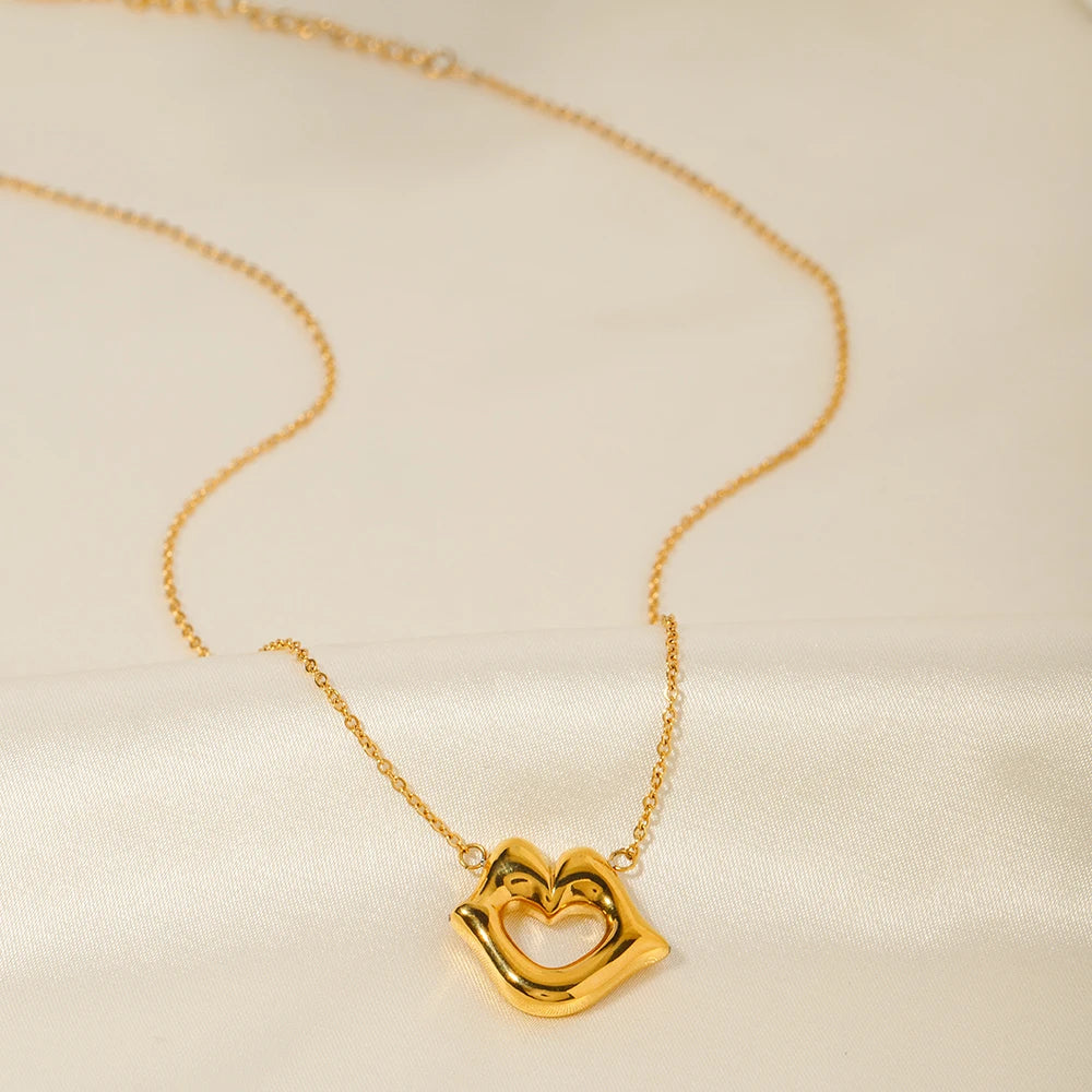 Glossy Pendant Necklace