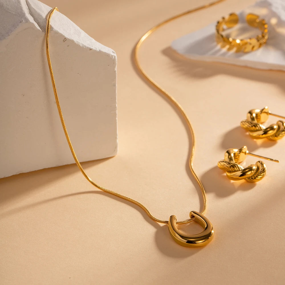 Horseshoe Necklace