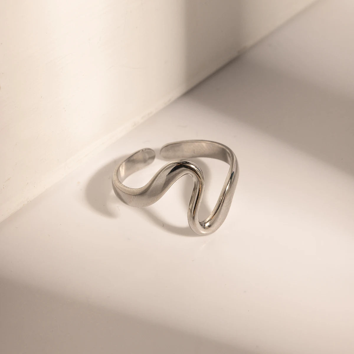 The Wave Adjustable Ring