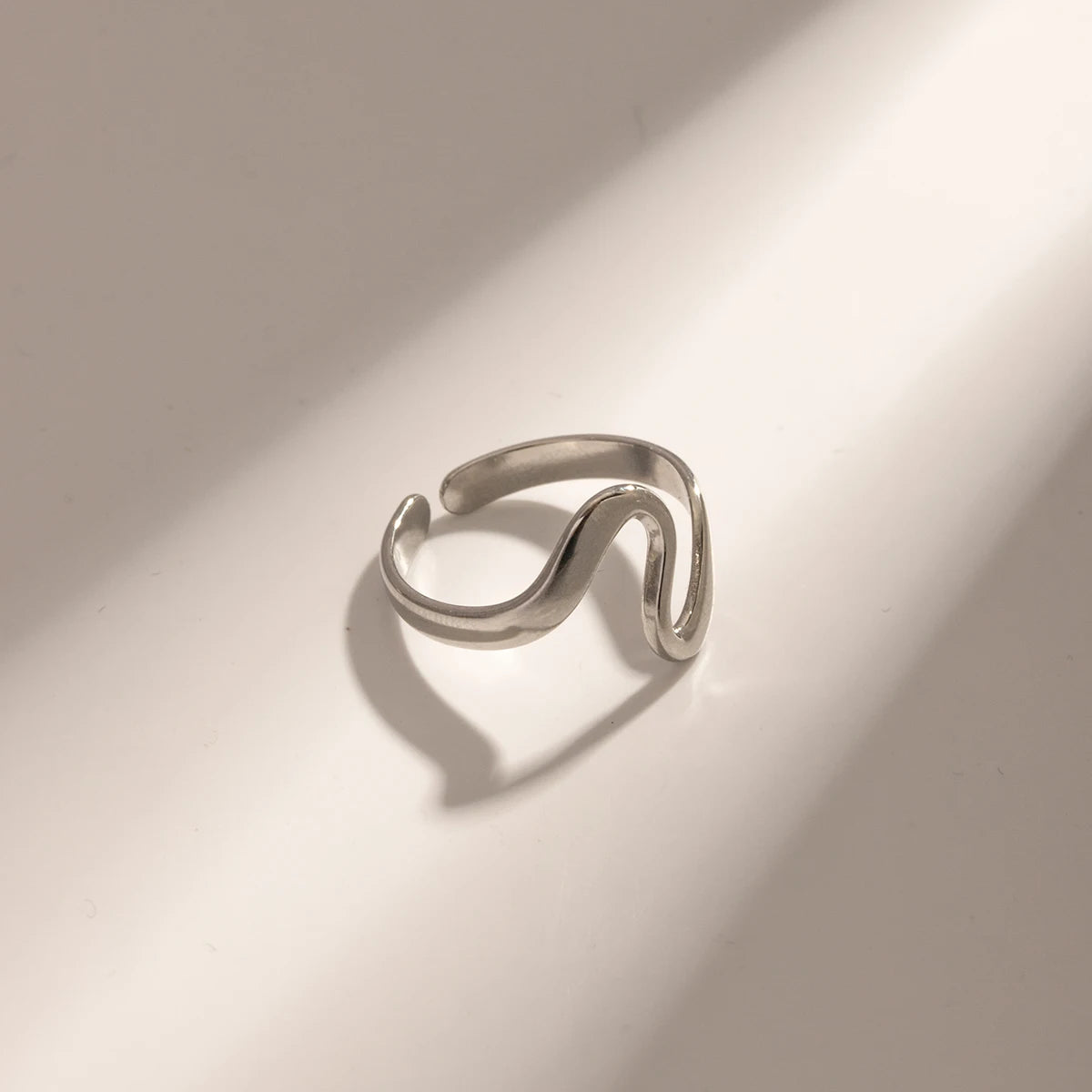 The Wave Adjustable Ring