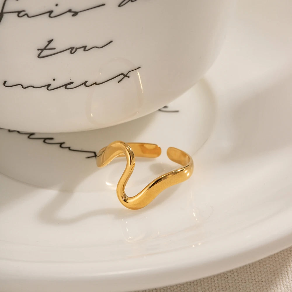 The Wave Adjustable Ring